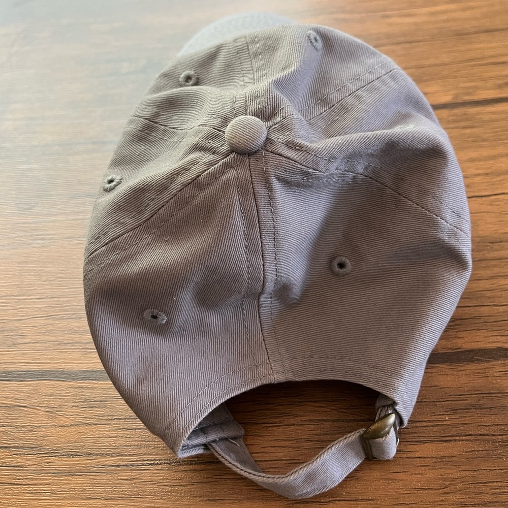 Gray cap - Picture 2 of 3